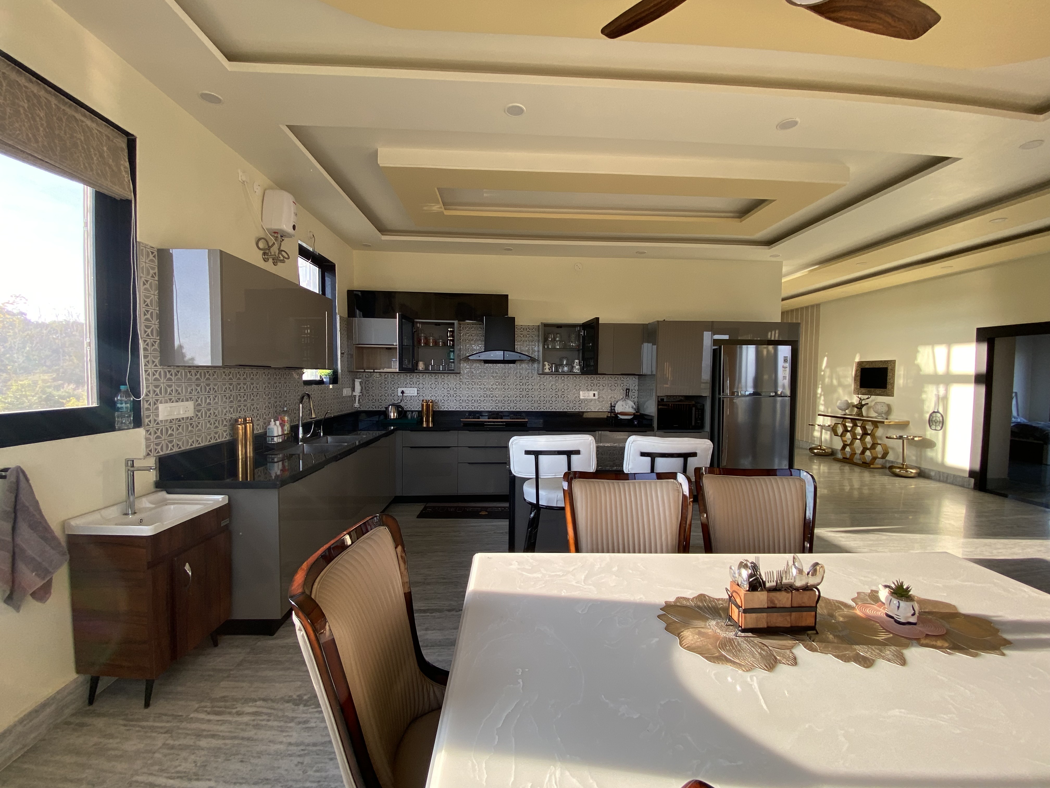 Modern kitchen with dining
